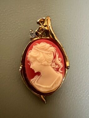 Vintage Cameo Pendant Brooch